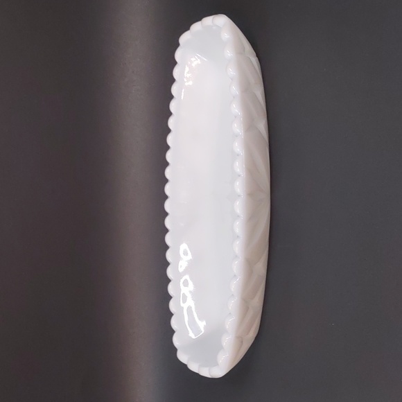 Beautiful Scalloped Edge Milk Glass Sunburst Pickle Relish Serving Dish - Picture 1 of 8